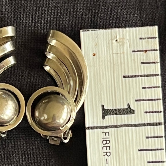 Vintage Silver Earrings - Picture 3 of 9